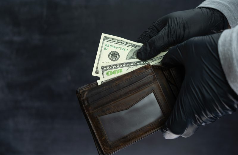 Glen Burnie man robbed by police impersonator