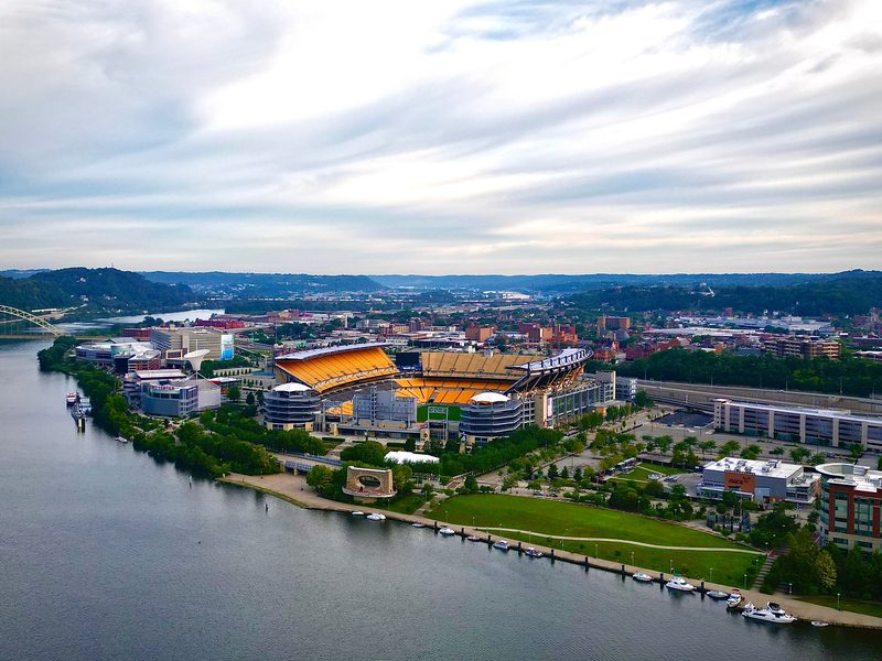 Man who fell from escalator after Jets-Steelers game passed away at hospital