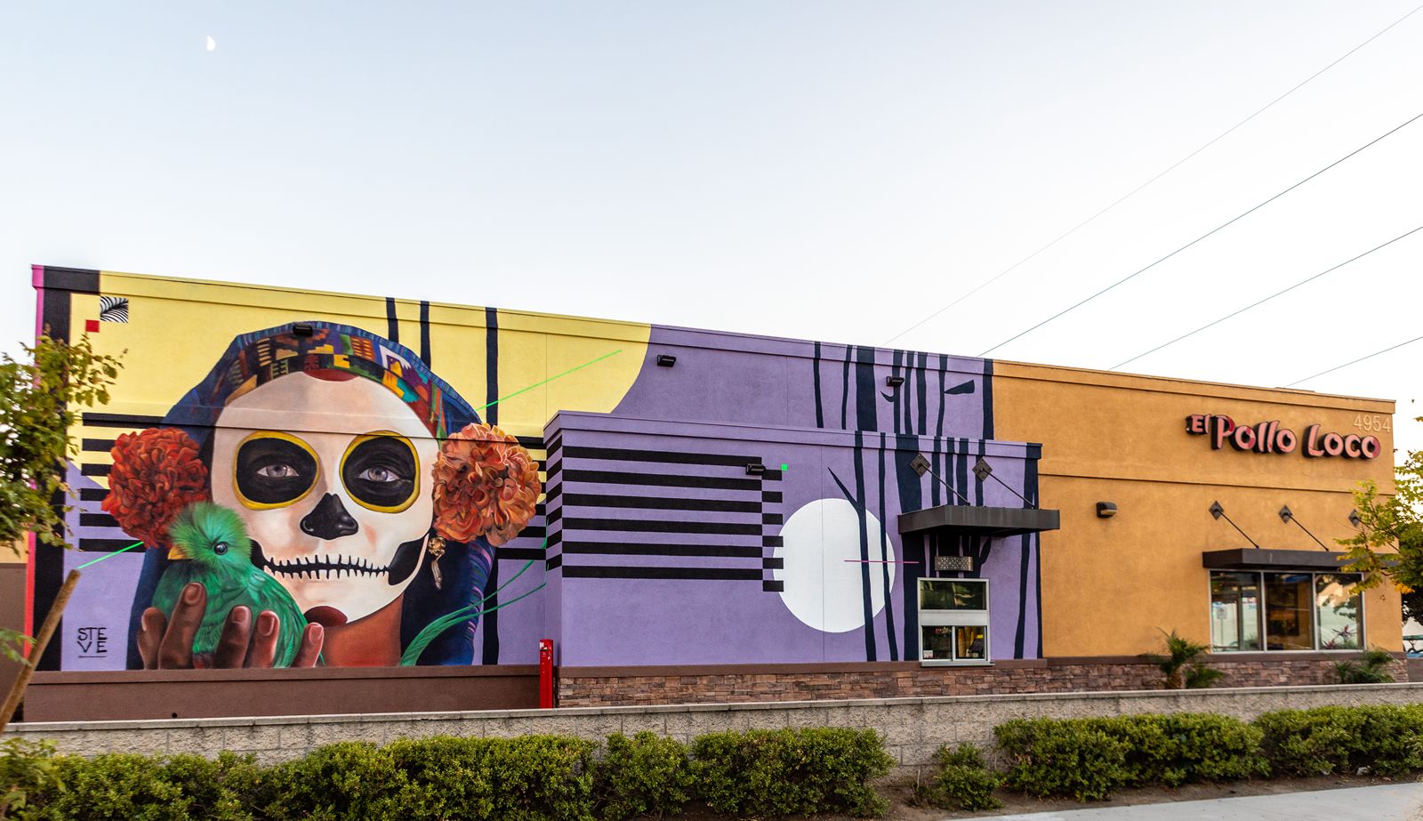 El Pollo Loco Celebrates Día de los Muertos with Festive Free Pan de Muerto Bread and Vibrant Mural El Pollo Loco Celebrates Día de los Muertos with Festive Free Pan de Muerto Bread and Vibrant Mural