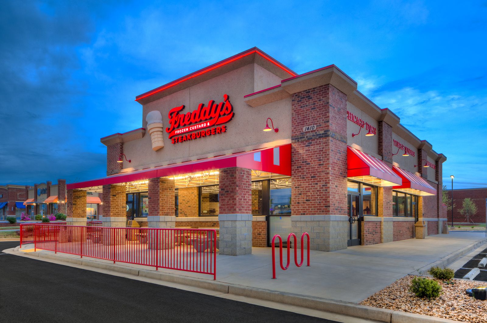 Freddy's Frozen Custard & Steakburgers Accelerates Growth With New Multi-Unit Deals