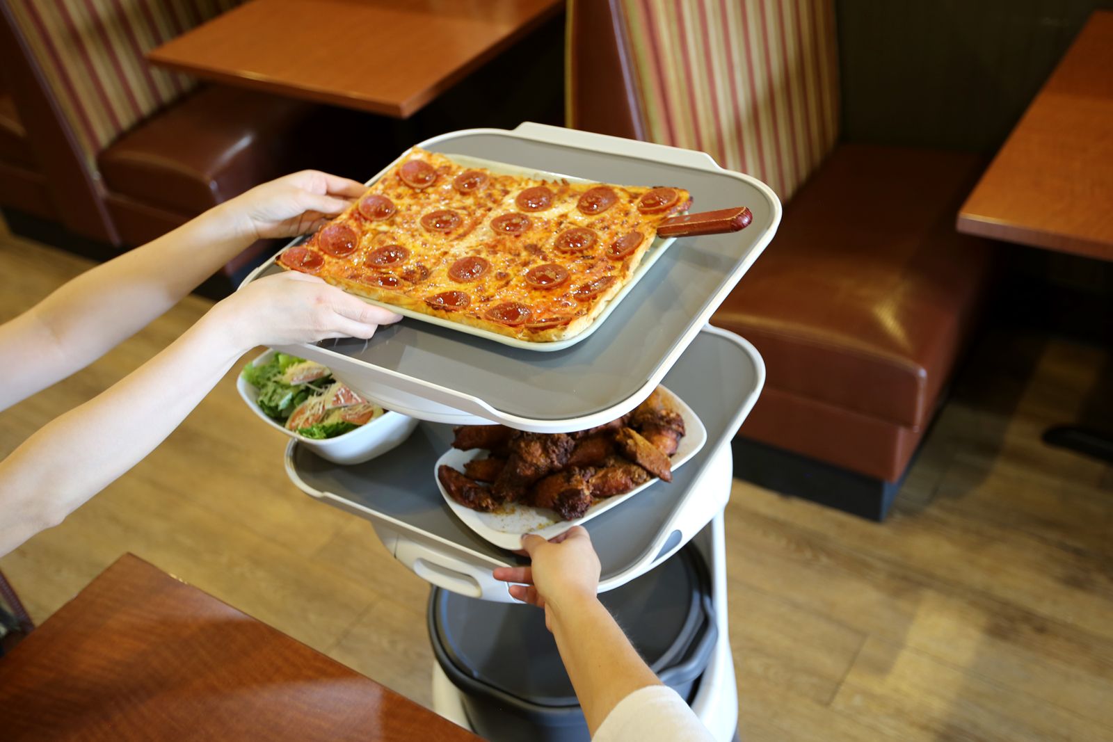 Ledo Pizza Partners with Bear Robotics to Debut Ledo Bot 9000