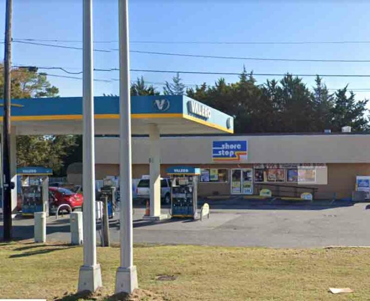 Gas station convenience store robbed at gunpoint in felton