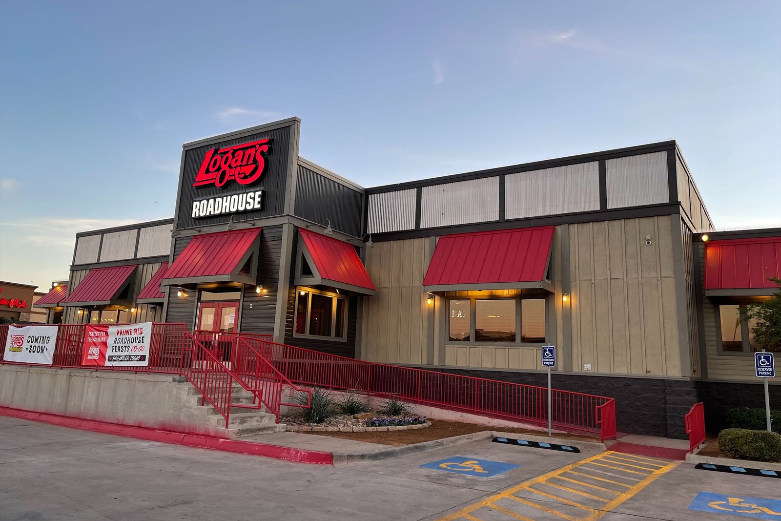 Logan's Roadhouse Makes Highly Awaited Return to Abilene