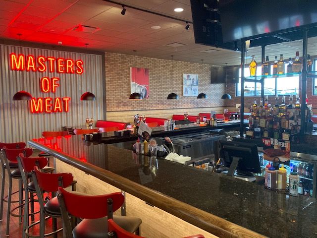 Masters of Meat Smokey Bones Celebrates Grand Opening in Utica