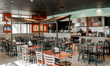 Mo’ Bettahs Celebrates Sharing Special Island Lifestyle with OKC Community