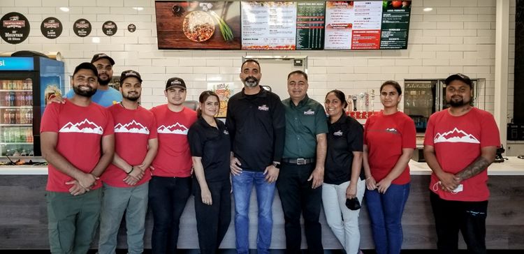 Mountain Mike's Pizza Proudly Opens in Rossmoor Town Center