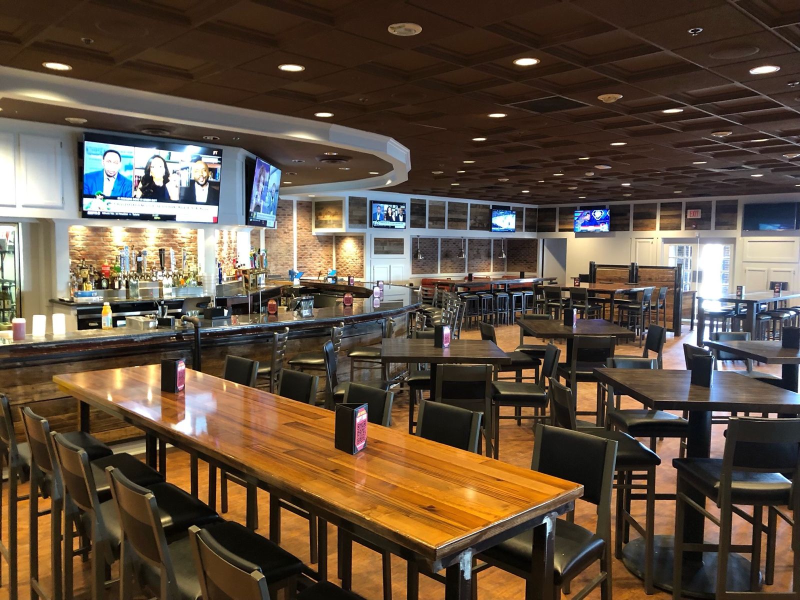 New Craft Republic Bar & Grill Opens in Arlington Heights