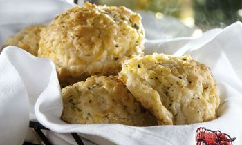 Red Lobster Launches “Big Cheese” Biscuit Sweepstakes to Celebrate National Biscuit Day
