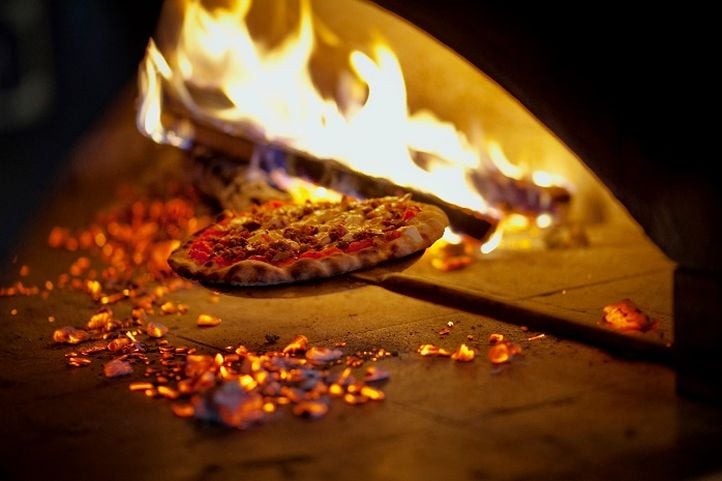Smokin' Oak Wood-Fired Pizza and Taproom Makes Florida Debut