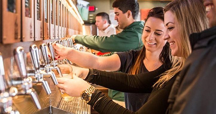 Smokin' Oak Wood-Fired Pizza and Taproom Makes Florida Debut