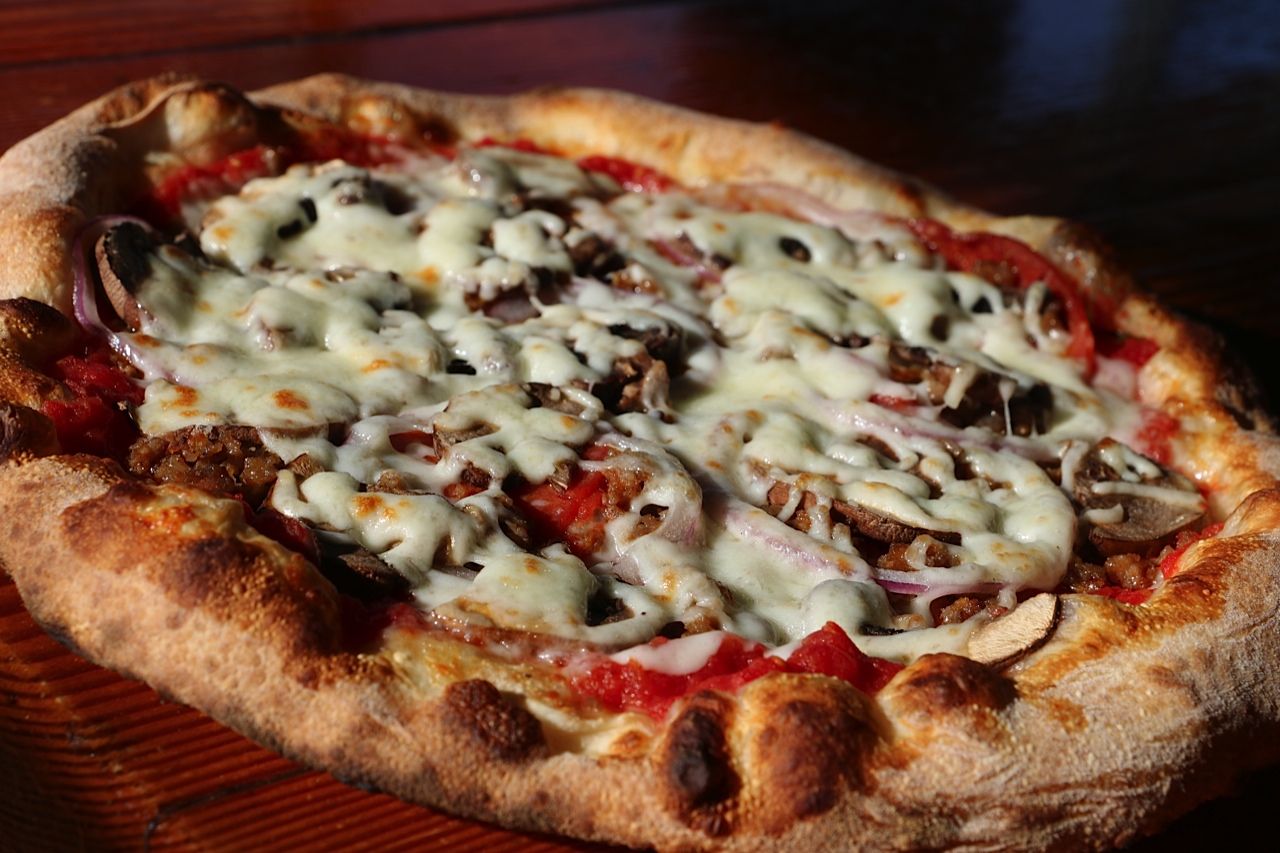 Smokin' Oak Wood-Fired Pizza & Taproom Shakes Up the Pizza Franchising Industry