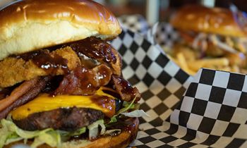 Straw Hat Pizza Returning to Bakersfield, CA