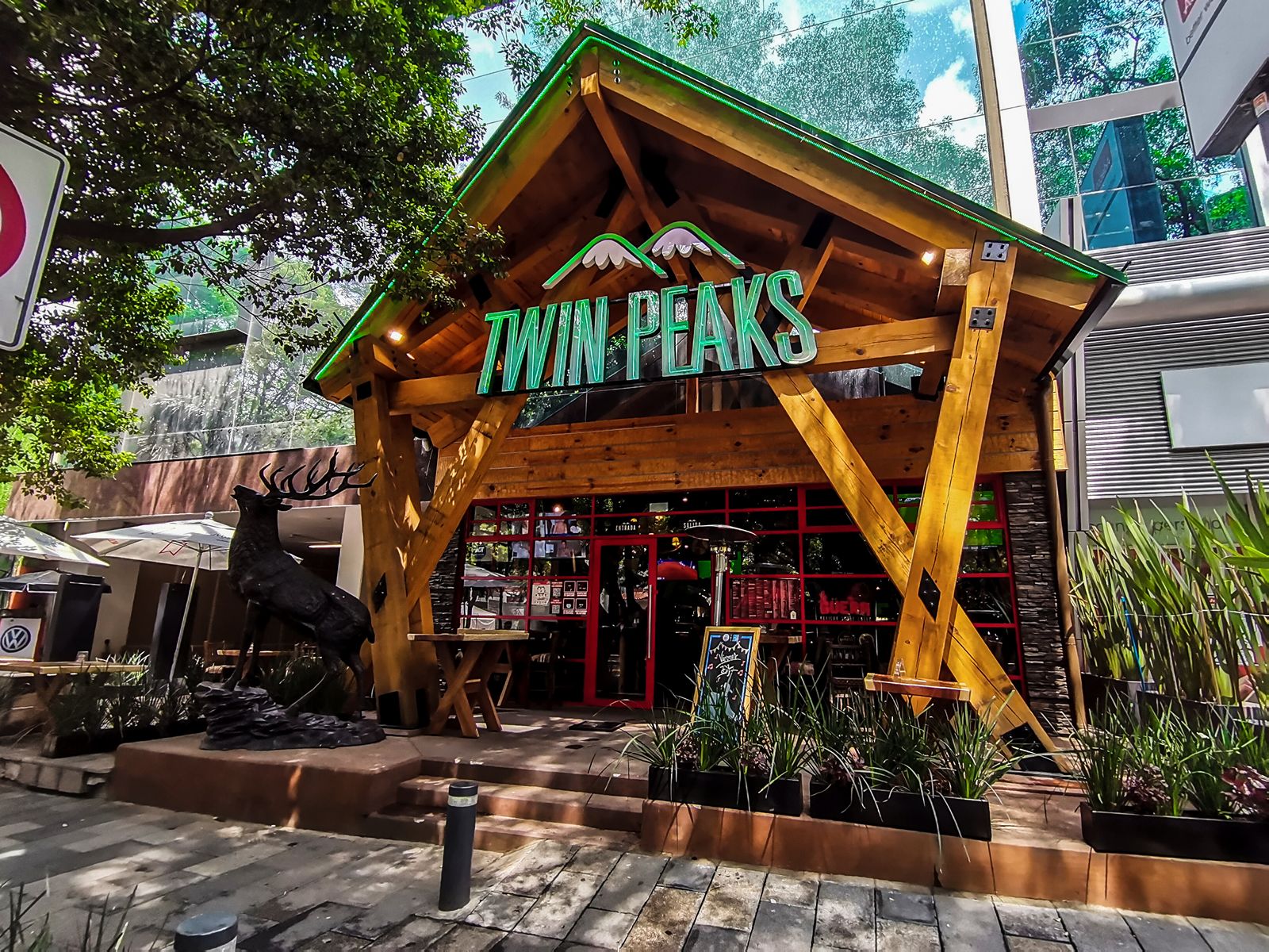 Twin Peaks Propels International Expansion with New Latin America Openings