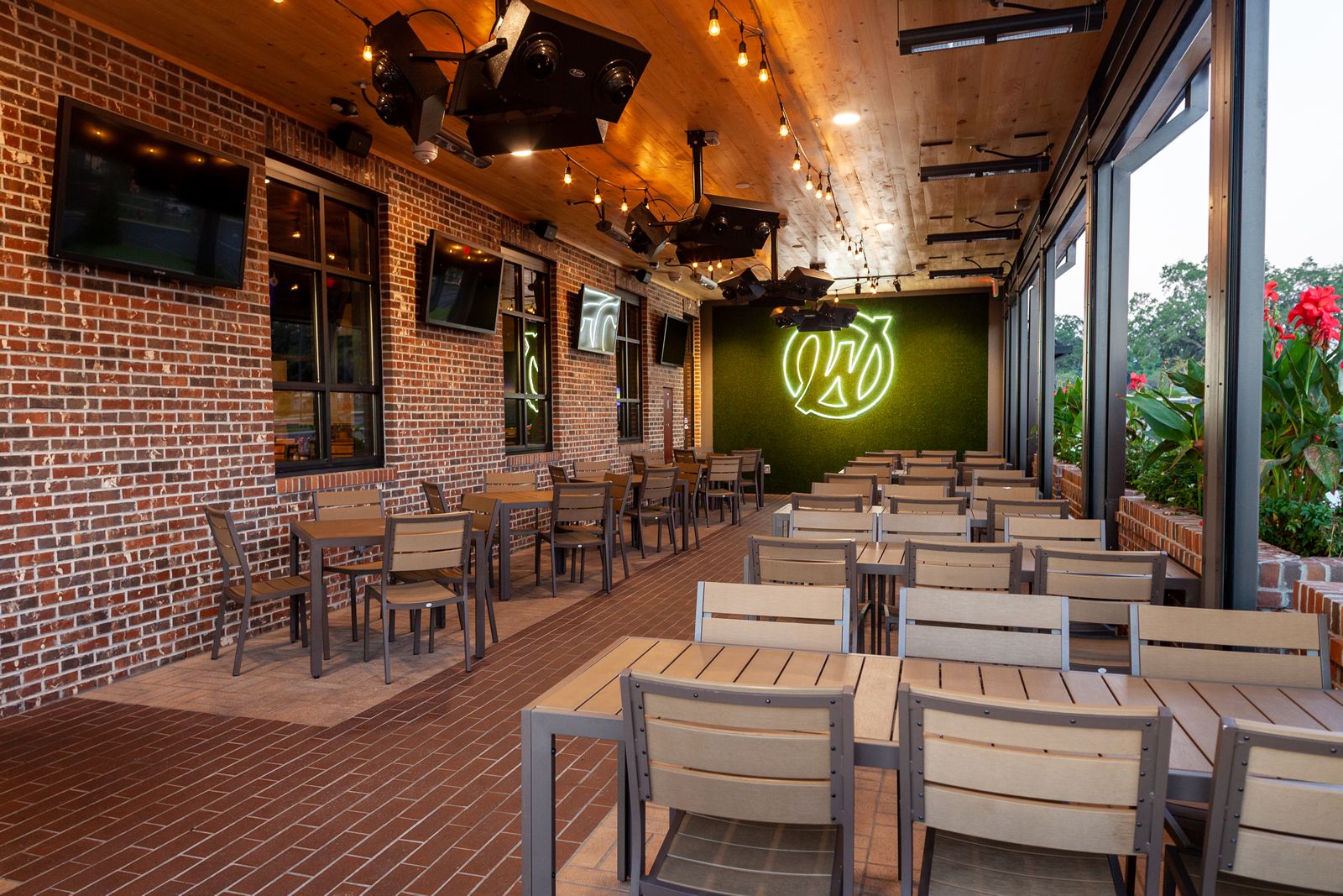 Walk-On's Celebrates Grand Opening of First Chattanooga Restaurant