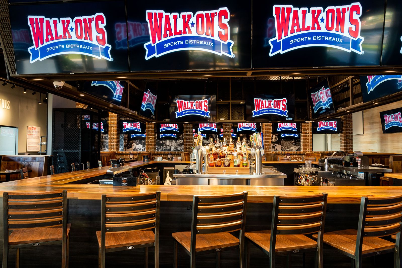Walk-On's Celebrates Grand Opening of First Starkville Restaurant