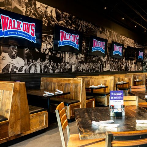 Walk-on’s sports bistreaux inks deal with football legend derrick brooks to bring award-winning restaurant to indy - photo licensed by shore news network.