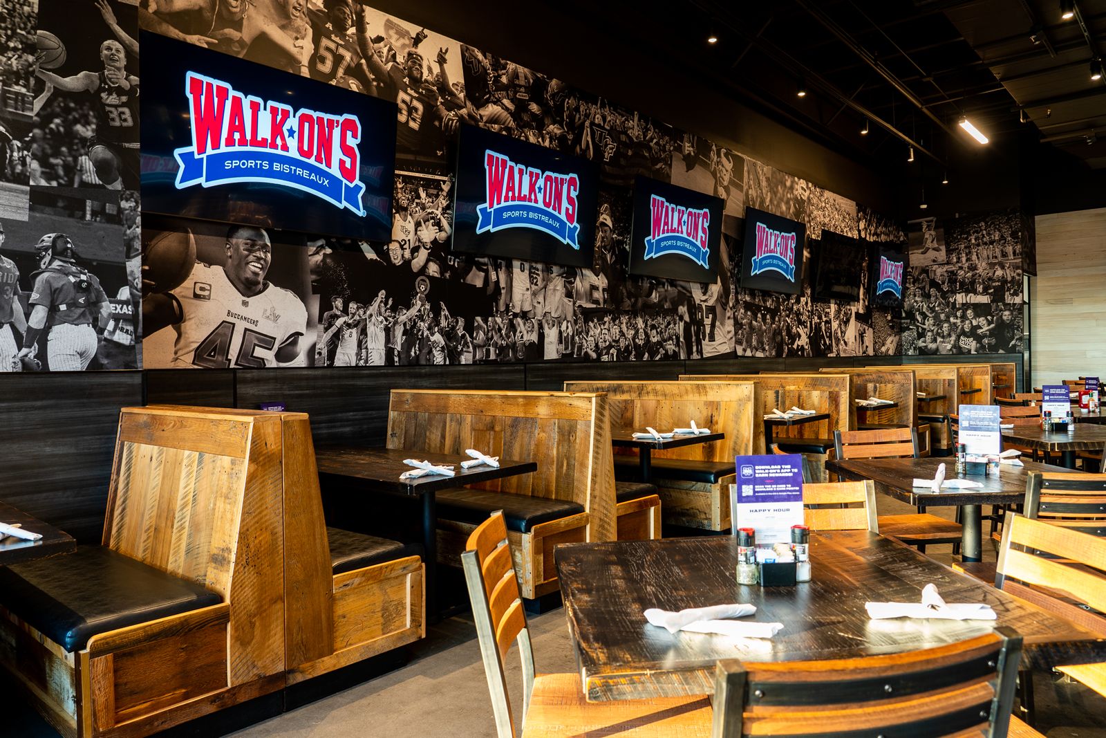 Walk-On’s Sports Bistreaux Inks Deal with Football Legend Derrick Brooks to Bring Award-Winning Restaurant to Indy