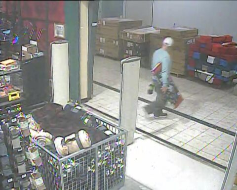 NYSP Ithaca are looking to ID this masked-up individual. November 14, 2022, at approximately 4:23 p.m., this person wearing a mask, white hat, blue sweater and cargo pants entered Dick’s Sporting Goods in Lansing