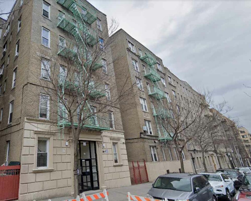On 11/9/22 at approx. 5:59 PM, in front of 975 Walton Ave in the Bronx, two individuals were engaged in a verbal dispute, then they each displayed and discharged firearms.