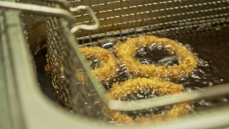 Cooking oil thief strikes lacey pizzeria - photo licensed by shore news network.