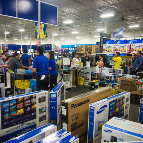 People shopping in a best buy store during black frida