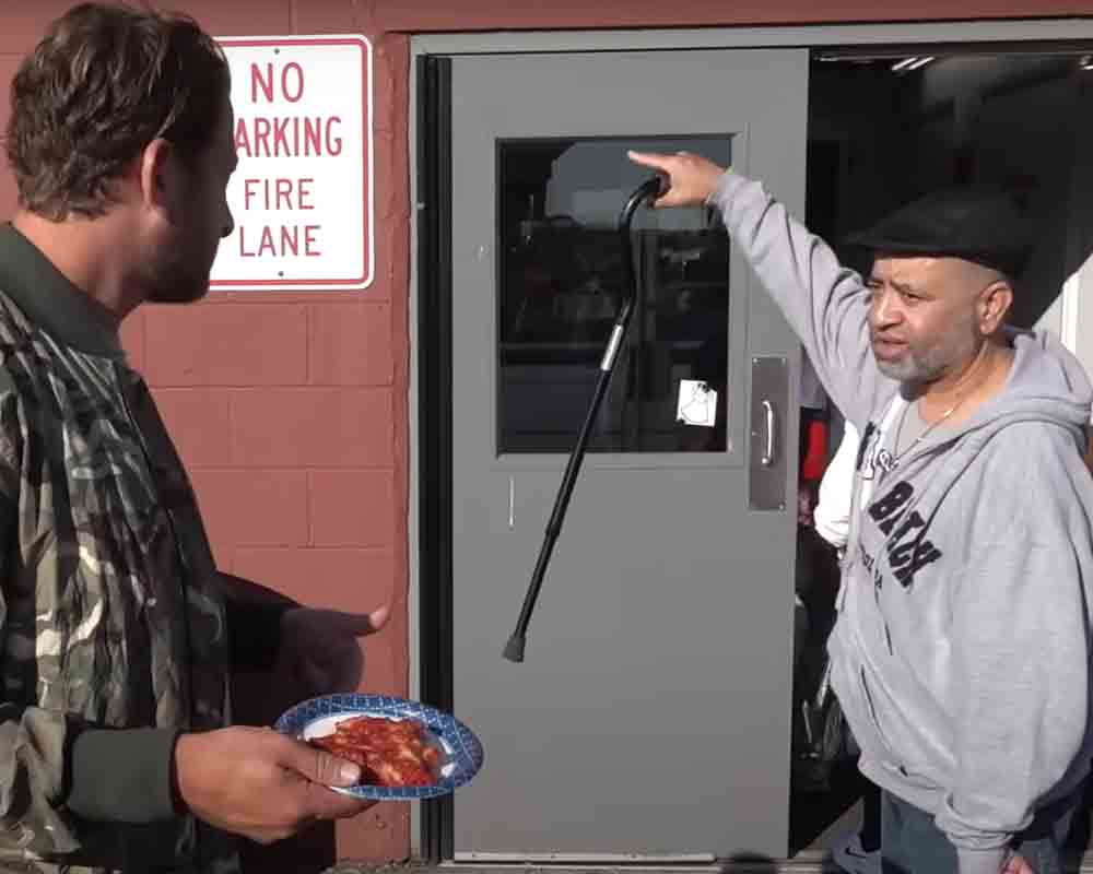 One Bite Pizza, Portnoy just gave this New Jersey flea market pizza a pretty decent review
