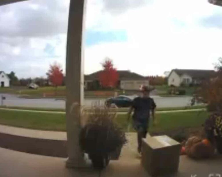 On 11.01.22 at 1:02 PM a homeowner caught a thief stealing a package off of his front porch. The theft occurred in the 600 block of Foxtail Dr. – Manchester Township.