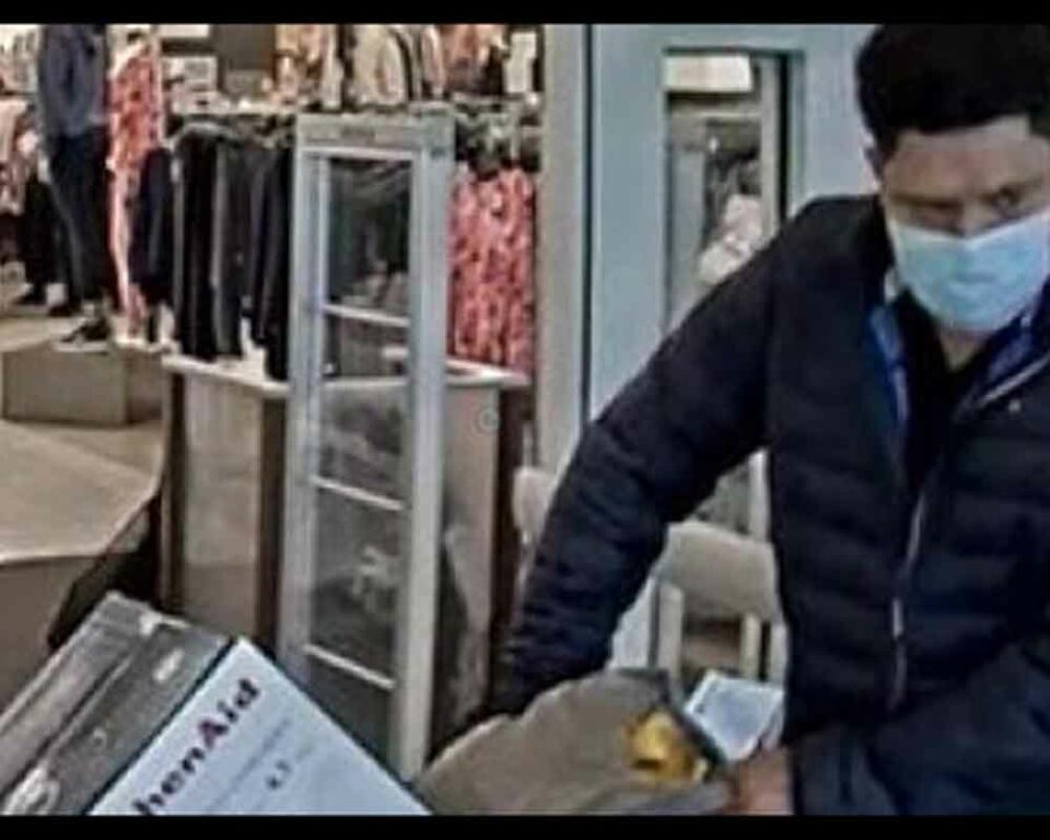 Police seek to identify Kohl's customer who confused cashier out of $200