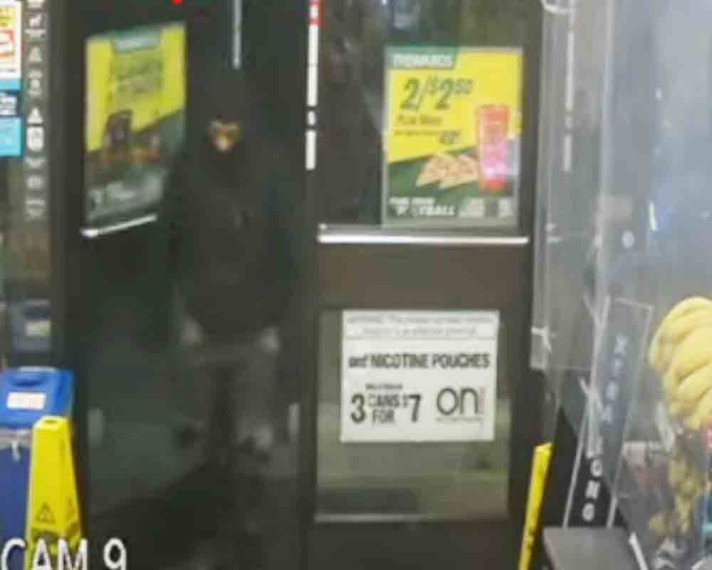 Detectives from the Montgomery County Department of Police – Major Crimes Division are investigating a commercial armed robbery that occurred on Monday, November 14, 2022, at a 7-Eleven in Silver Spring. Detectives have released surveillance video of the male suspects and are asking for the public’s assistance in identifying them.