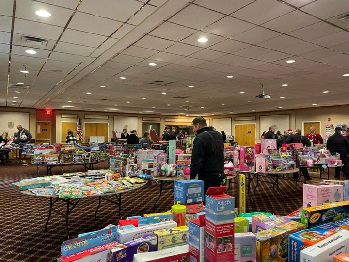 Jackson first responders deliver holiday cheer to families and children in need