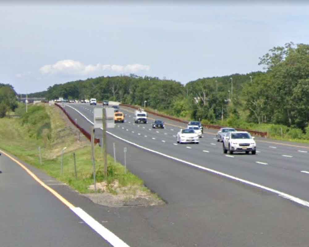 Two killed on Garden State Parkway after Jeep crashes into SUV parked near shoulder