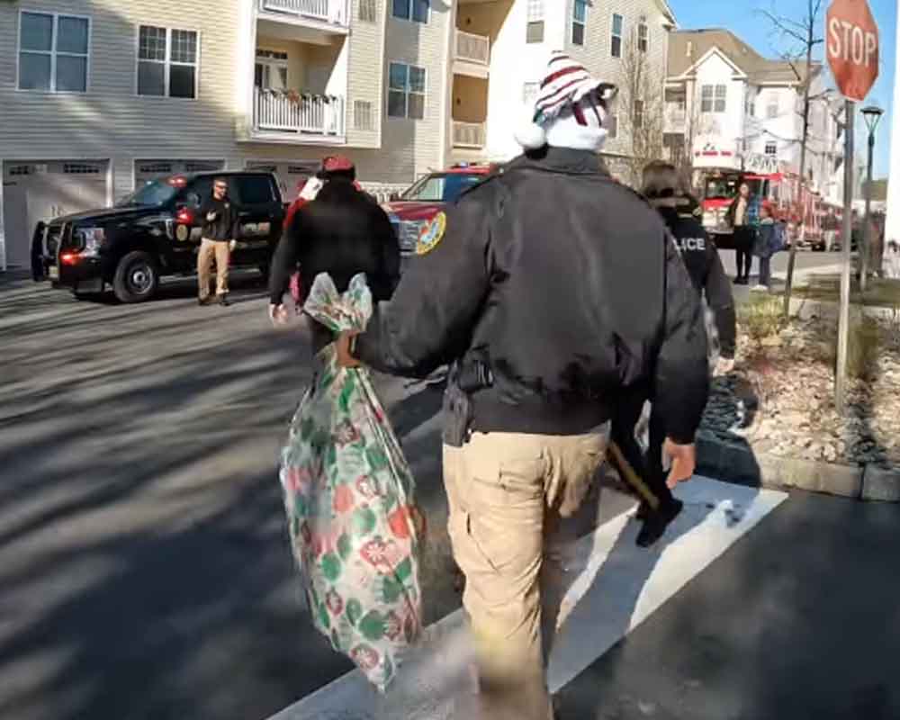 Absecon police, firefighters deliver toys to children