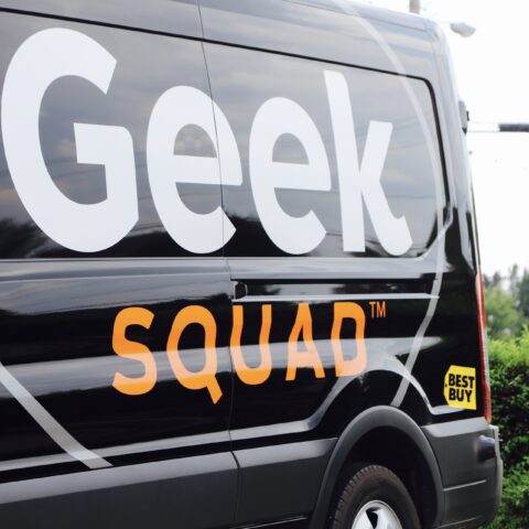 Scammers are barraging the tri-state with phony emails claiming to represent best buy’s geek squad tech support team.