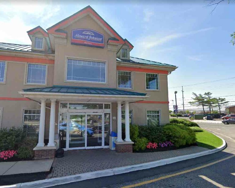 Howard Johnson - Route 37, Toms River.