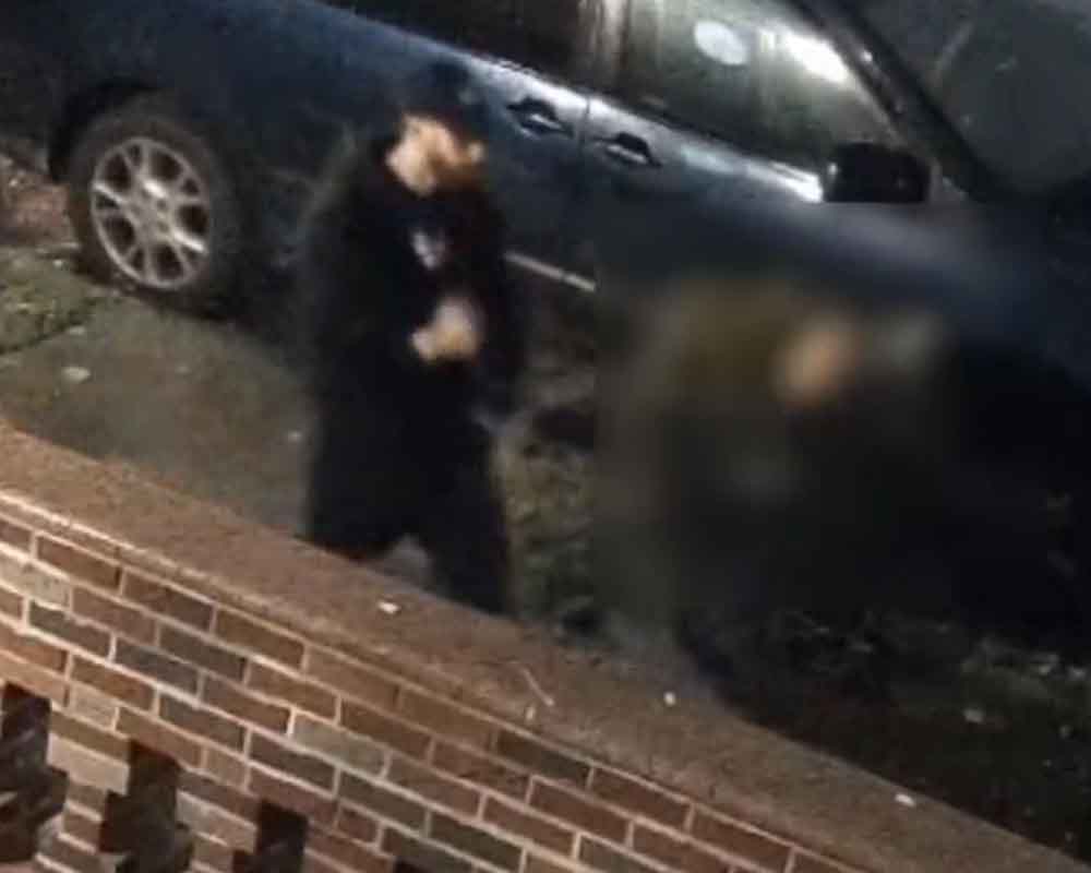 Fake cop punches man he was trying to scam in New York City
