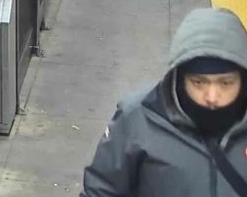 Two robbed on subway platform in Brooklyn Christmas morning