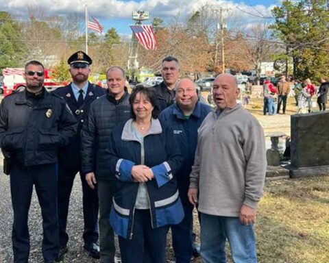 Mayor Carmen Amato, Chief Kevin Santucci, Councilman James Byrnes, Lieutenant Brian Woermer, Councilwomen Sophia Gingrich, Sergeant Taylor Butler and Sergeant Clark Baranyay, participated in Wreaths Across America in honor of our nations Veterans.