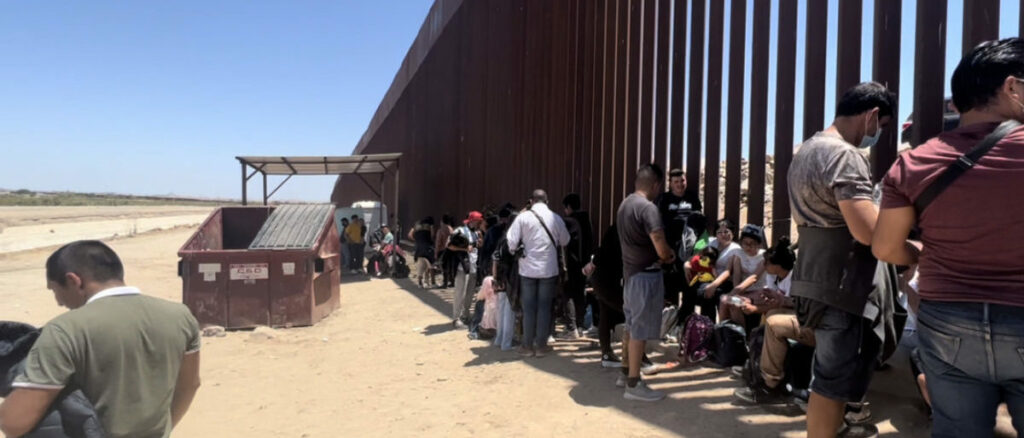 Busing Of Illegal Migrants Is Continuing Under Newly-Elected Dem Gov. Katie Hobbs, Local Official Says