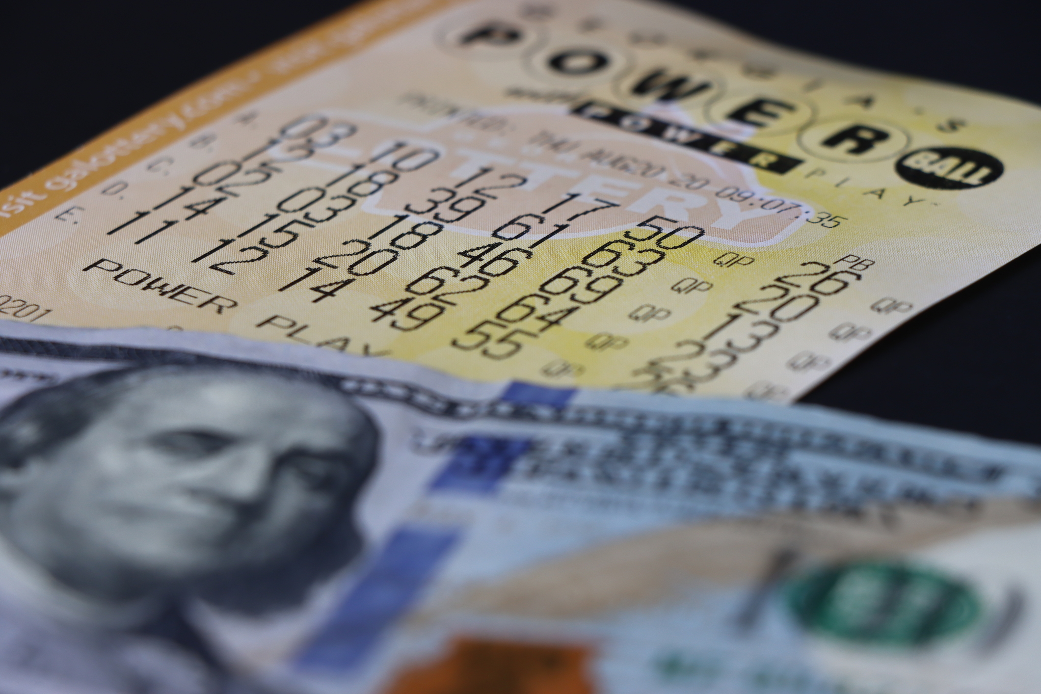 Ohio Lottery Player Scores $10,000 with Diamond Dazzler Scratch-Off in Bowling Green