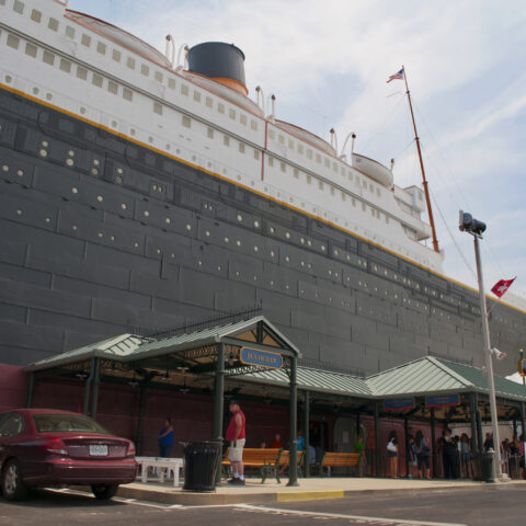 Laura hollis: our government has transformed america into the titanic - photo licensed by shore news network.