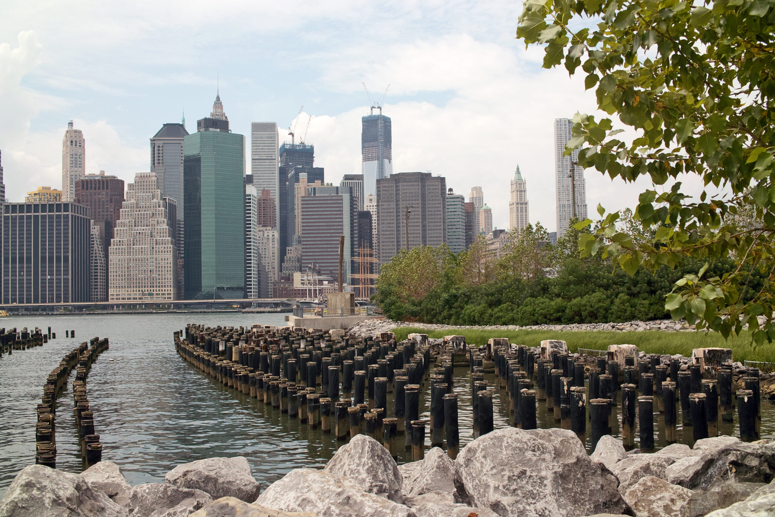 13-year-old girl's body found washed up at Brooklyn Bridge Park
