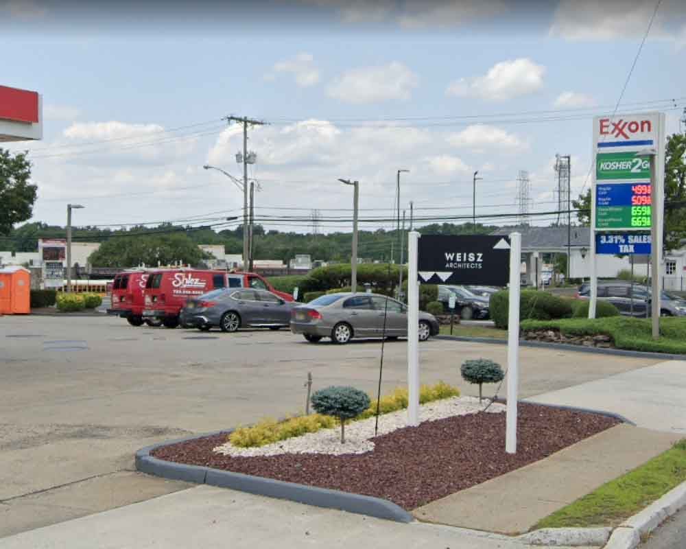 Man found dead inside car at Lakewood gas station