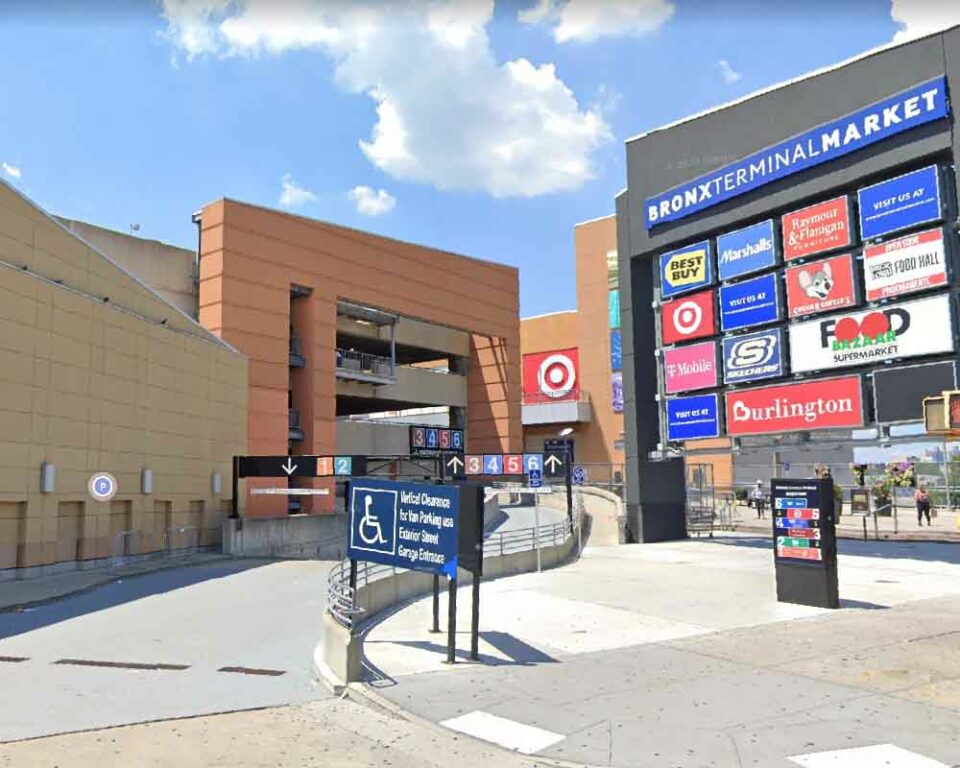 Bronx security guard assaulted by microwave thieves