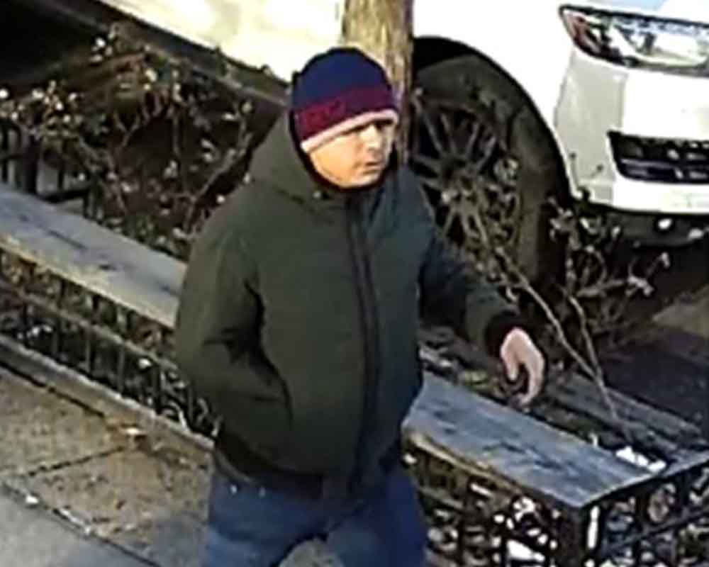 NYPD searching for New Year's Day purse snatcher in Astoria