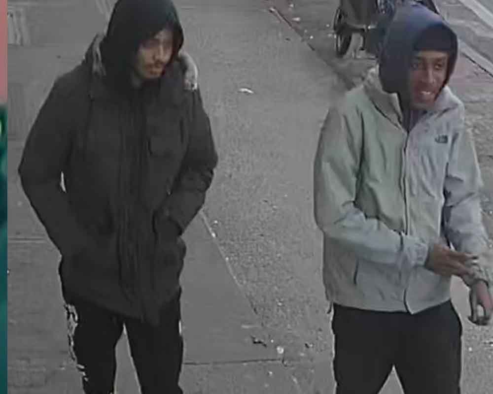 NYPD searching for suspects who robbed 79-year-old man in Brooklyn