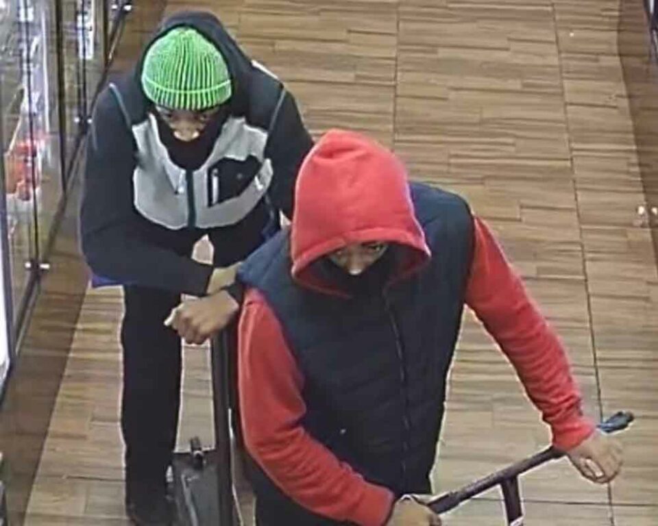 NYPD says two scooter-bound purse snatchers targeting elderly women in Manhattan