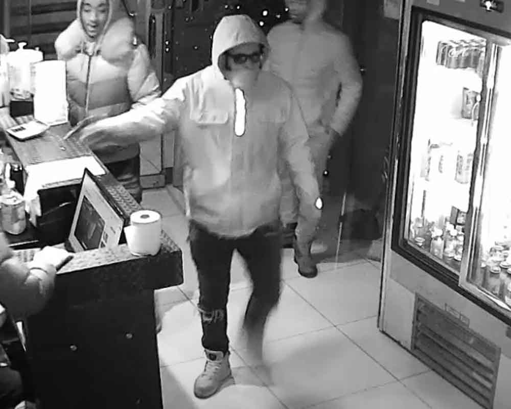 Brooklyn internet cafe, patrons robbed at gunpoint