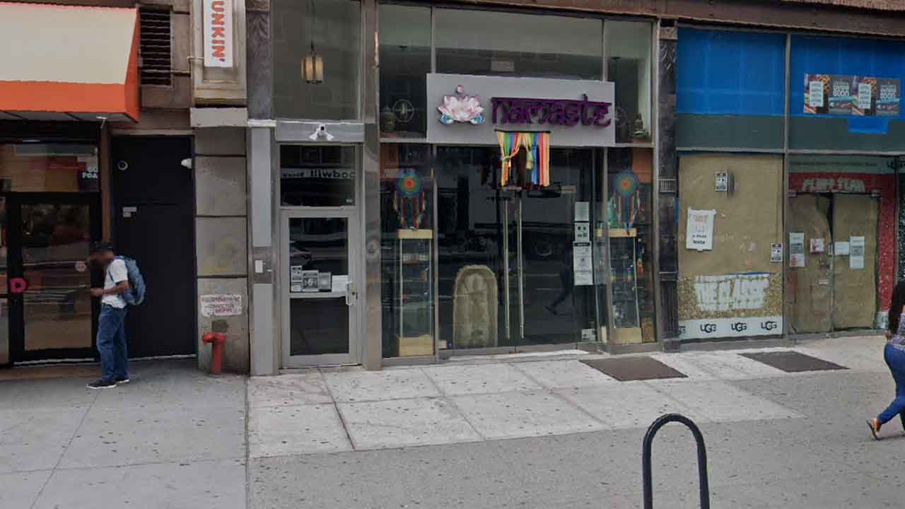 Burglar threw brick through window to gain access in Manhattan commercial break-in