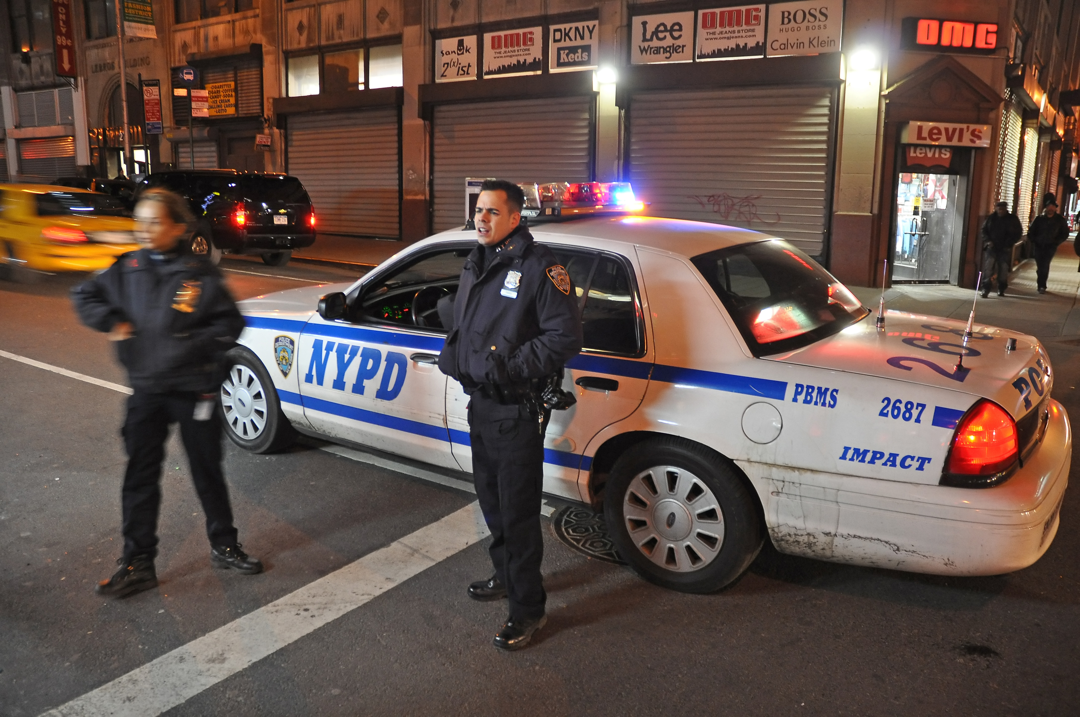 Two Injured, One Dead in Williamsburg Slashing