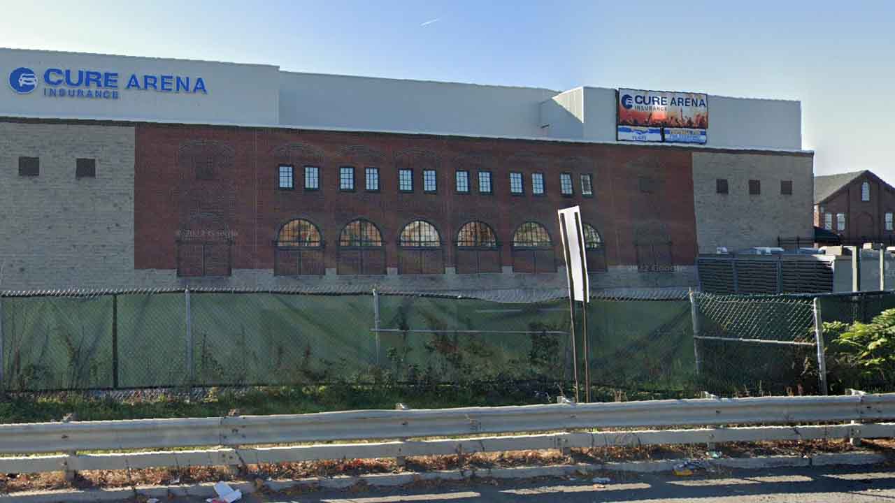 Man stabbed and killed at Trenton High School basketball game